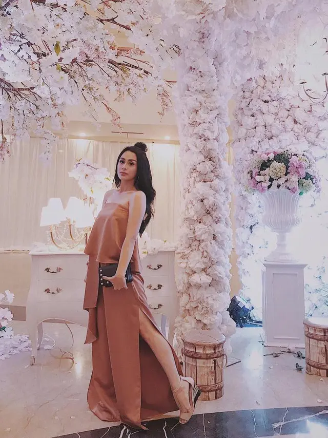 [Bintang] Kece Bukan Main, Ini Deretan Gaya Seleb yang Hadir di Pernikahan Angel Lelga