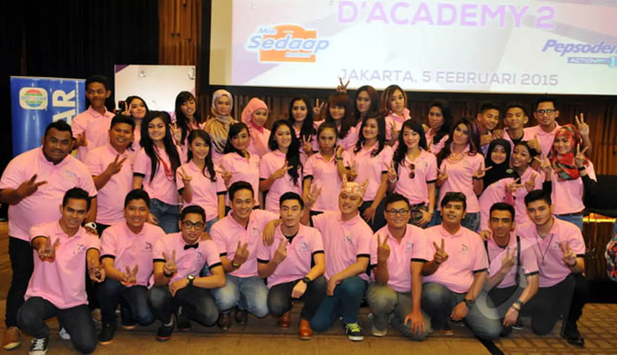 35 peserta yang telah terpilih dan berhak mengikuti tahap karantina acara pencarian bakat D'Academy 2, Jakarta, Kamis (5/2/2015). (Liputan6.com/Panji Diksana)