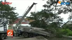 Kecelakaan melibatkan truk pengangkut paku bumi, bus, dan mini bus ini terjadi di Jalan Nasional BY Bass Mertex, Magersari, Mojokerto, Jawa 