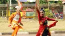 Para penari Indonesia akan tampil pada upacara penutupan Asian Games 2014 di Incheon, Korea Selatan, 4 Oktober mendatang. Tampak, sejumlah penari melakukan sesi latihan di Stadion GBK, Jakarta, (29/9/2014). (Liputan6.com/Helmi Fithriansyah)