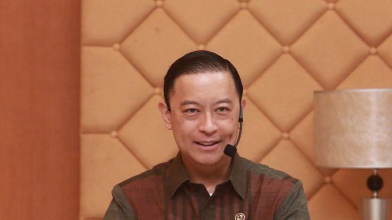 Tom Lembong Ungkap Rutinitas Skincare, Simple Banget!