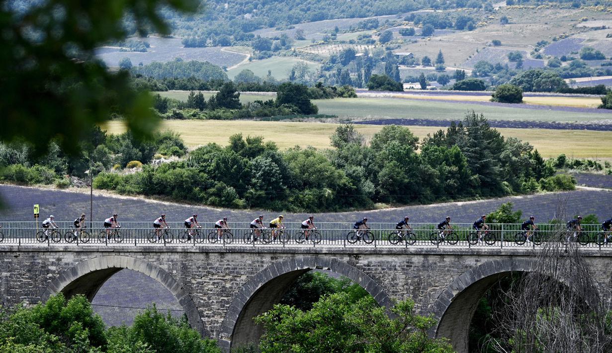 Etape 12 Tour de France 2021 akan kembali menyajikan rute datar sepanjang 159,4 km dari Saint Paul ke Nimes. (Foto: AFP/Anne-Christine Poujoulat)