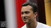 Pemain AADC 2, Nicholas Saputra di acara Chit-Chat Seru di Liputan6.com, Jakarta, Senin (11/4/2016). (Liputan6.com/Herman Zakharia)