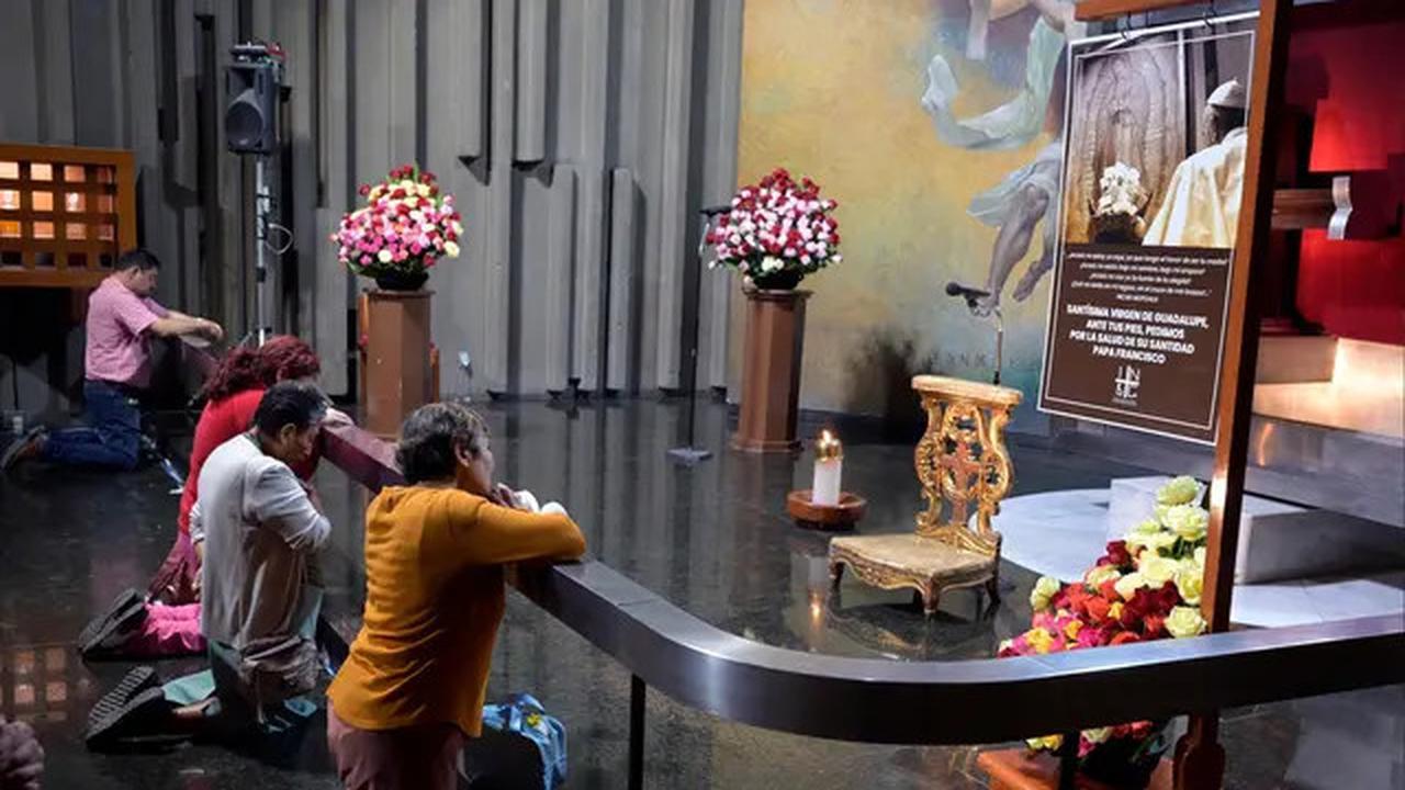 Potret Umat Katolik di Berbagai Negara Berdoa untuk Kesembuhan dan Kesehatan Paus Fransiskus