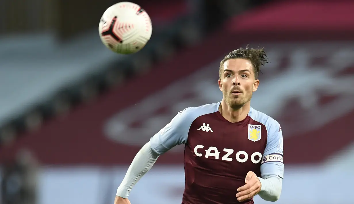 2. Jack Grealish (Aston Villa) - Gelandang berusia 25 tahun ini terus menunjukan performa apiknya bersama Aston Villa di awal musim. Jack Grealish tercatat telah menyumbangkan 5 assists dari 7 laganya bersama Aston Villa di kompetisi Liga Inggris musim ini. (AFP/Peter Powell/pool)