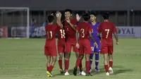 Timnas Indonesia U-16 berselebrasi saat melawan Brunei Darussalam di Stadion Madya, Jakarta, dalam penyisihan Grup G kualifikasi Piala AFC U-16 2020, Jumat (20/9/2019). (Bola.com/Yoppy Renato)