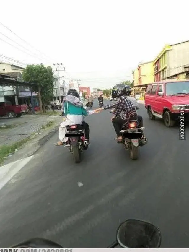 10 Tingkah Bucin Pasangan saat Hari Valentine Ini Bikin Jomblo Meringis