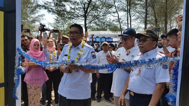 Pemprov DKI Jakarta meresmikan empat Instalansi Pengolahan Air Minum Sea Water Reverse Osmosis, Rabu (20/11/2019).(Liputan6.com/ Ika Defianti)
