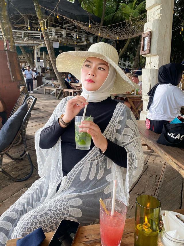 6 Potret Liburan Yunita Lestari Mantan Istri Daus Mini di Bali, Bikin Pangling