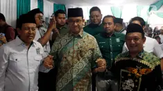 Dukungan PKB terhadap Anies ditandai dengan penyerahan surat rekomendasi dan pemotongan tumpeng yang dilakukan Ketua DPW PKB DKI Jakarta Hasbiallah Ilyas. (Liputan6.com/Herman Zakharia)