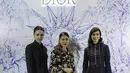 Acara presentasi datangnya koleksi Dior Cruise 2023 juga dihadiri para seleb papan atas Indonesia. Seperti: Dian Sastrowardoyo, Marsha Timothy, dan Velove Vexia. Ketiganya tampak mengenakan koleksi busana dari Dior Cruise 2023. /Foto: dok Dior Indonesia - M Rizki Aditya