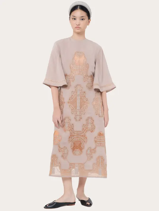 Pada koleksi ini juga dapat ditemui kreasi motif baru yang dinamakan Seligi dan Pixelated Ikat bersanding dengan motif-motif khas Sapto yang sudah lebih dulu dikenal  seperti Arnit, Ikat dan Yayi./  Foto: dok Sapto Djojokartiko.
