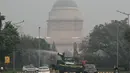 <p>Ibu Kota India, New Delhi diselimuti kabut asap polusi udara yang menyebabkan kualitas udara di sejumlah daerah sekitar menjadi sangat buruk. (Money SHARMA/AFP)</p>