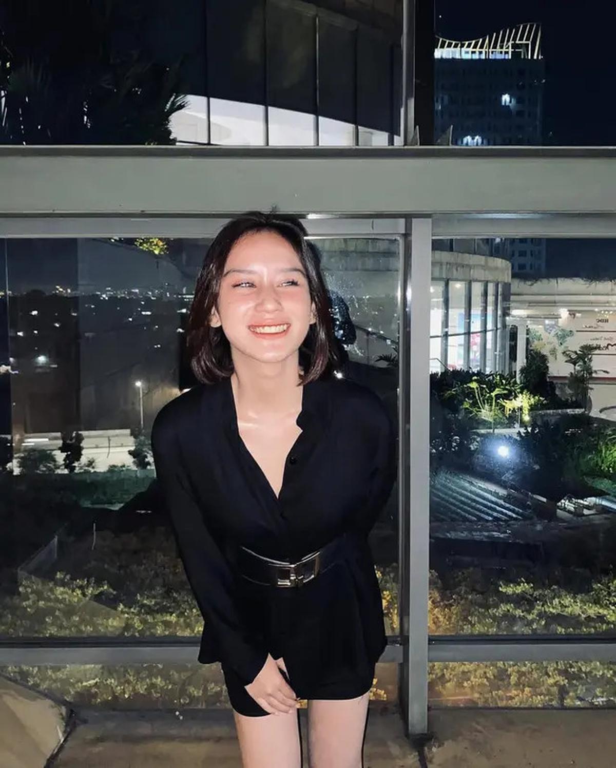 7 Potret Luna Alhamdy Dikabarkan Dekat Virgoun, Pamer Foto Bareng