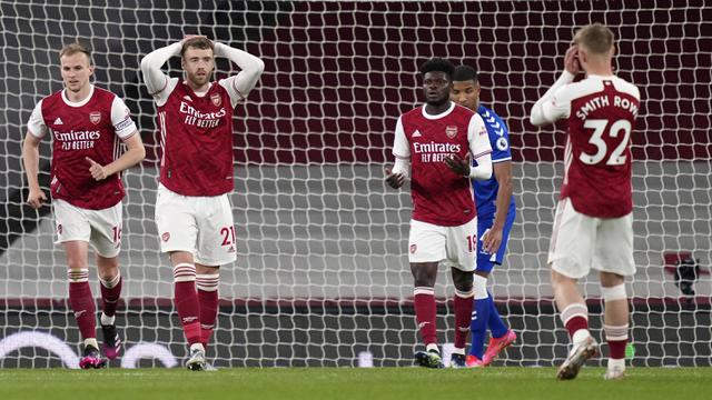 FOTO: Akibat Gol Bunuh Diri Bernd Leno, Rekor 25 Tahun Arsenal Patah - Calum Chambers