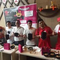 Lomba makan mi soba pada perayaan HUT RI ke-72. (Sumber foto: istimewa)