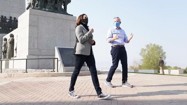 Sejarah Sepatu Converse Chuck Taylor All Star Favorit Wapres AS Terpilih Kamala Harris