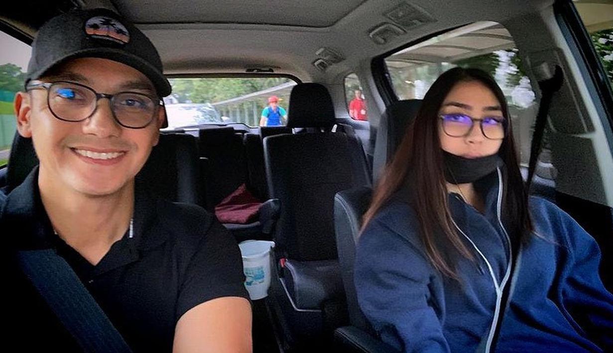 Saat mengunjungi Khayra Shakilla di Singapura, Gunawan selalu menemani si bungsu kemanapun pergi. (FOTO: instagram.com/gunawan_sudrajat_real/)