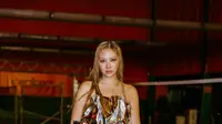 Jasmine Yen Rilis SWEAT, Dark Pop Ala Runway Show
