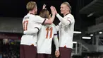 Manchester City sukses melangkah ke perempatfinal Piala FA 2023/2024 setelah menghancurkan tuan rumah Luton Town dengan skor 6-2 pada laga putaran kelima di Kenilworth Road Stadium, Luton, Rabu (28/2/2024) dini hari WIB. Dua andalan The Citizens menjadi bintang dalam laga tersebut. Erling Haaland sukses mencatatkan namanya di papan skor sebanyak lima kali, sementara Kevin De Bruyne benar-benar menjadi pelayan tulen "Sang Monster" dengan empat assistnya. (AP Photo/Alastair Grant)