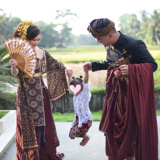 Ungkap Belum Siap Nikah, Ini 6 Unggahan Boy William Bareng Karen Vendela di Tahun 2021