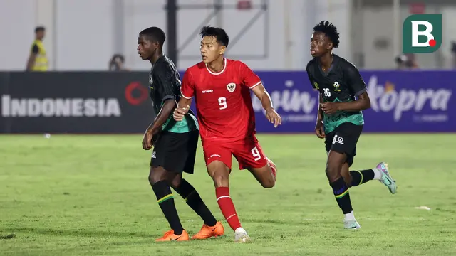 Foto: Laga Perdana Malik Risaldi Bersama Timnas Indonesia saat Laga Uji Coba Melawan Tanzania