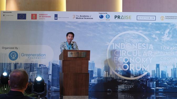 M. Bijaksana Junerosano, Pendiri Greeneration Foundation berikan sambutan pada The 3rd ICEF di Jakarta, (11/11/19) (Liputan6.com/Medrel Uni Eropa)