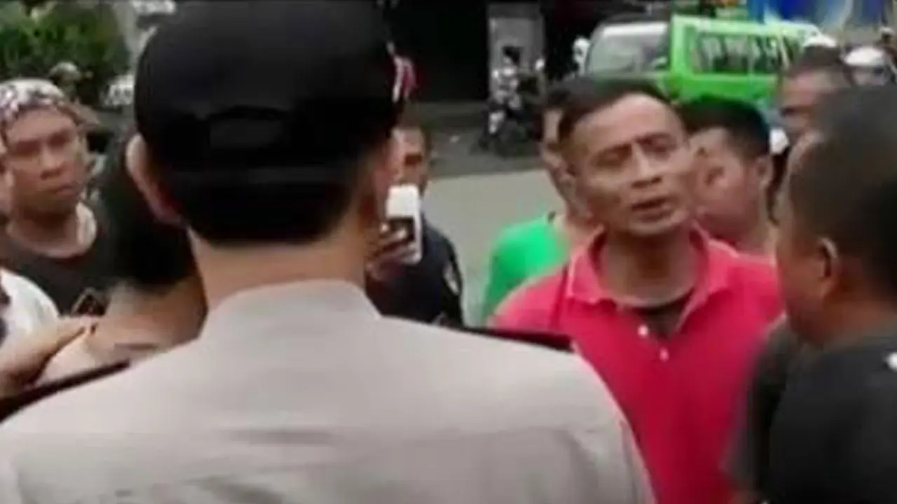 Ratusan Sopir Angkot Bogor Saling Adu Mulut