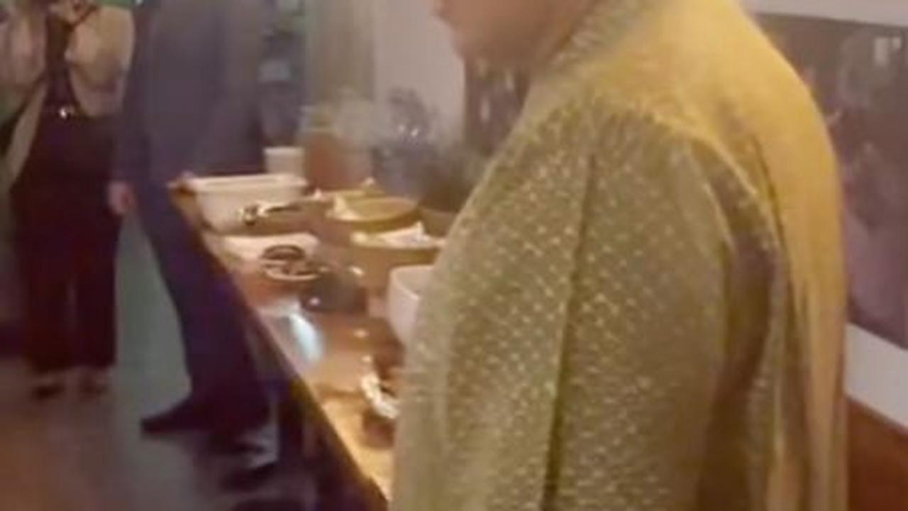 Sandi Makan Gado-gado di Barcelona<br>
