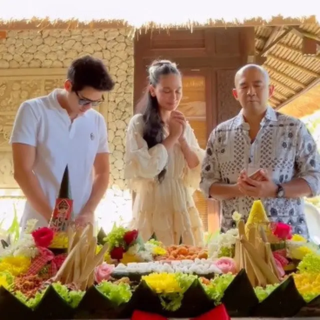 10 Momen Meriah Pesta Ulang Tahun Luna Maya, Bertema Festifal Musik