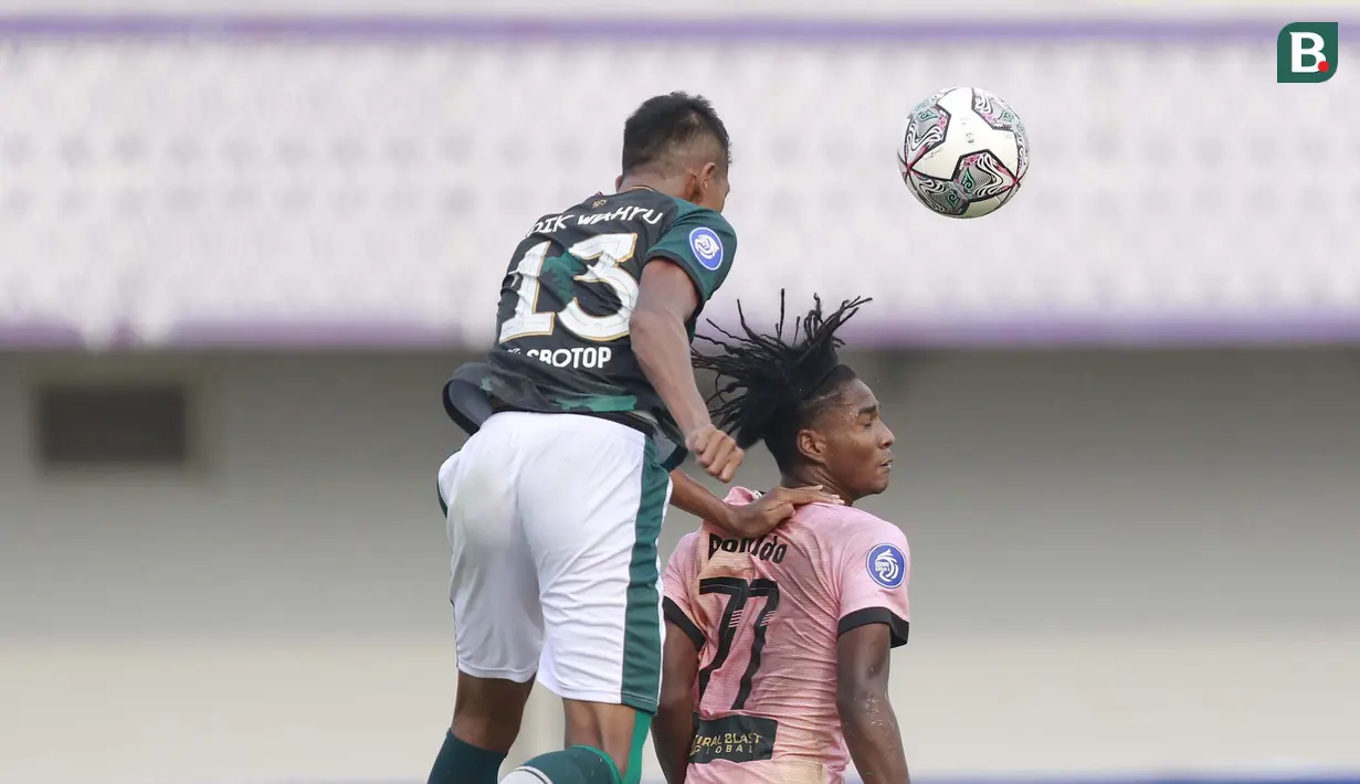 Sayap kanan Madura United kelahiran 19 Oktober 2004 ini menjadi pemain termuda di Liga 1, saat tampil dalam pekan pertama BRI Liga 1 2021/2022 melawan Persikabo 1973 di Indomilk Arena, Tangerang, Jumat (3/9/2021). (Foto: Bola.com/Ikhwan Yanuar)