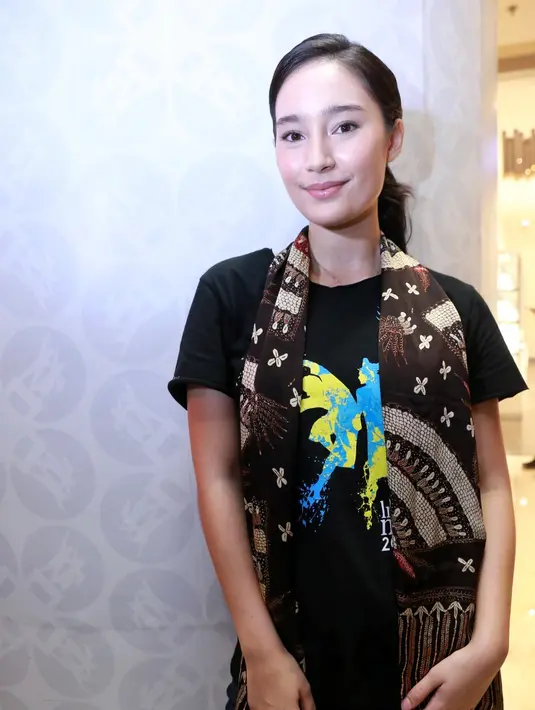 Perempuan kelahiran Jakarta 19 tahun silam itu mengaku sangat senang bisa bergabung dalam Indonesia Menari. Apalagi dirinya sangat tertarik mengenai berbagai jenis tarian. (Adrian Putra/Bintang.com)