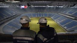 Stadion ini didesain oleh Arsitek Jepang Kisho Kurokawa yang mengusung konsep pesawat ruang angkasa dan merupakan modifikasi dari Stadion Toyota di Jepang. Pembangunan stadion ini selesai pada tahun 2017 dan disiapkan untuk Piala Konfederasi 2017 dan Piala Dunia 2018. (AFP/Olga Maltseva)