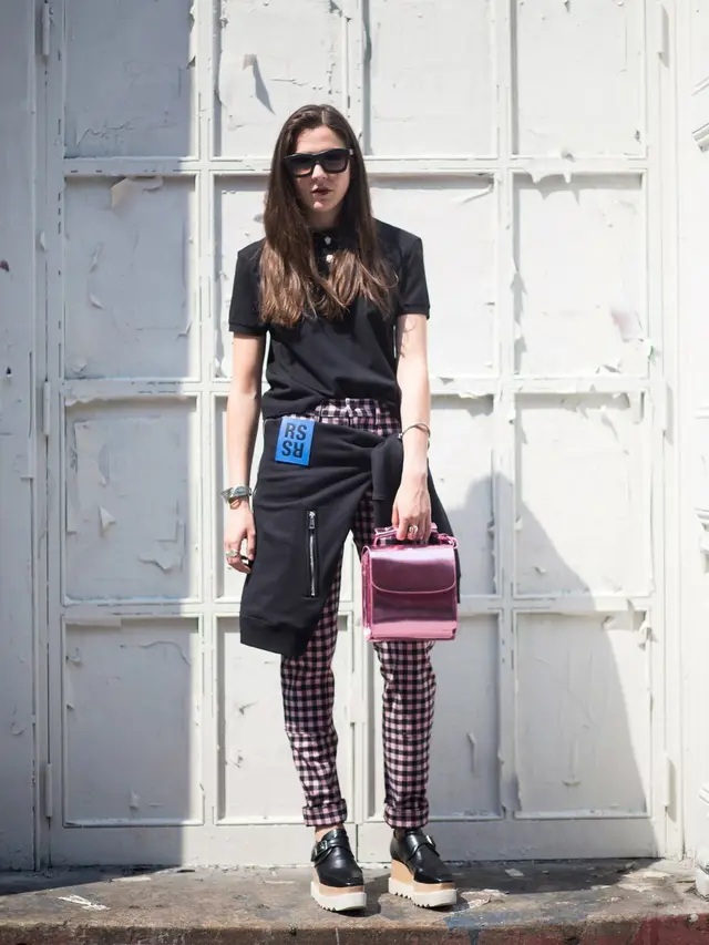 [Bintang] Dating Lebih Seru dengan Pilihan Kemeja Polo yang Feminine Ini