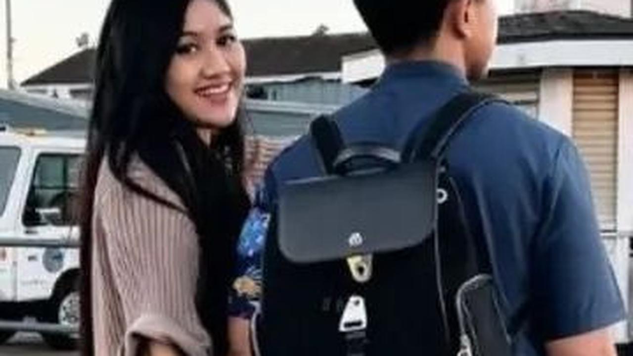 Putra Presiden Joko Widodo, Kaesang Pangarep dan istrinya Erina Gudono menjadi sorotan ketika asyik jalan-jalan di California, Amerika Serikat. Mereka asyik jalan-jalan sebelum Erina Gudono masuk kuliah S2 di University of Pennsylvania, Amerika Serikat.
