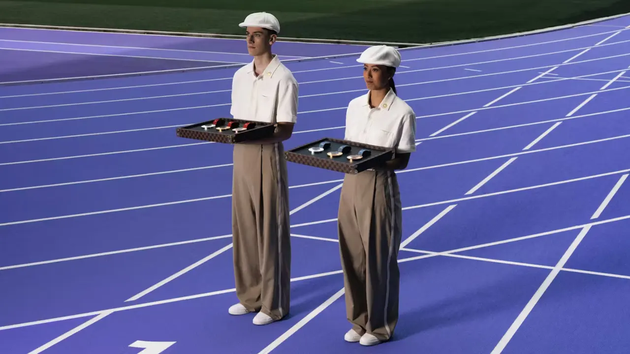 Dirancang Louis Vuitton, Outfit Pembawa Medali dan Nampan untuk Olimpiade Paris 2024 Terlihat Mewah dan Modis