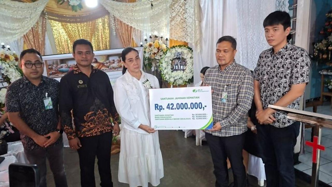 BPJAMSOSTEK Serahkan Santunan Kematian Relawan SPPG Manado, Ahli Waris Terima Rp42 Juta