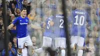 Bek Everton, Michael Keane, melakukan selebrasi usai mencetak gol ke gawang Hajduk Split pada leg I play-off Liga Europa di Stadion Goodison Park, Jumat (18/8/20127). Everton menang 2-0 atas Hajduk Split. (AP/Nigel French)