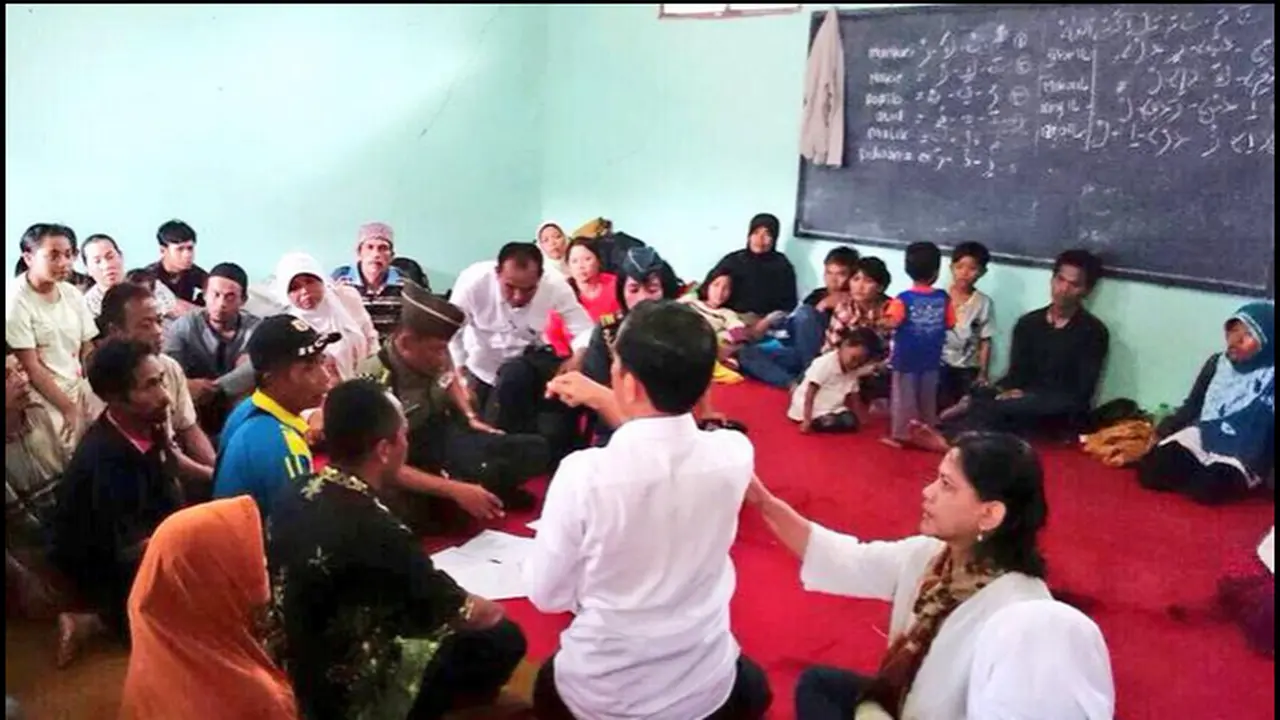 Dibalut Lumpur, Jokowi Pantau Evakuasi Longsor Banjarnegara