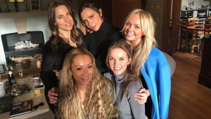 [Bintang] Reaksi Victoria Beckham Soal Rumor Spice Girls Gelar Tur
