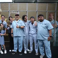 Keseruan cast film Miracle In Cell No 7 kenalkan soundtrack film di kawasan Citayam Fashion Week (foto: Daniel Kampua)