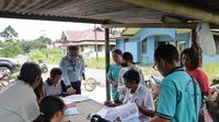 Warga yang tinggal di perbatasan Indonesia dengan Malaysia, Khususnya di wilayah Entikong dan Sekayam semakin terbantu oleh program PLB (Pas Lintas Batas) Simpatik