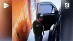 Aksi komplotan spesialis pembobol toko di kawasan Bekasi terekam kamera CCTV.