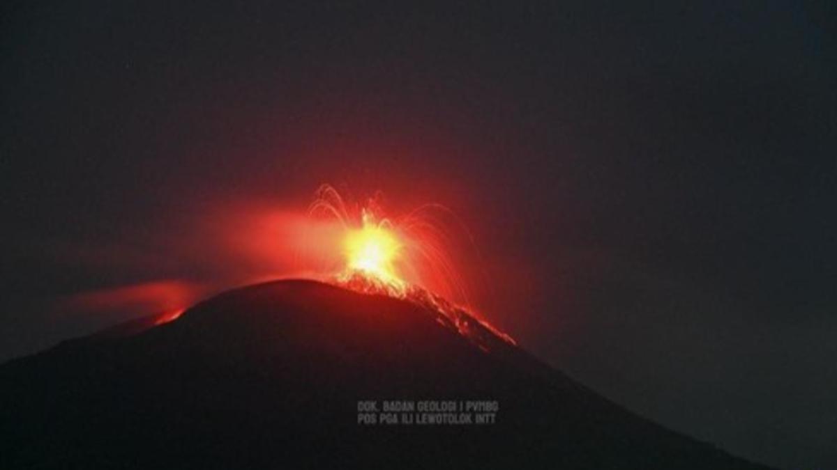 Alami 2.713 Kali Letusan, Gunung Ile Lewotolok Naik Status Jadi Siaga
