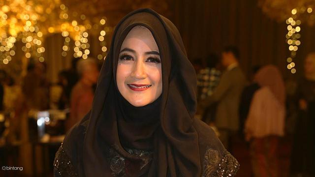 Heboh, Penampilan Seksi Umi Pipik di Videoklip Stinky 