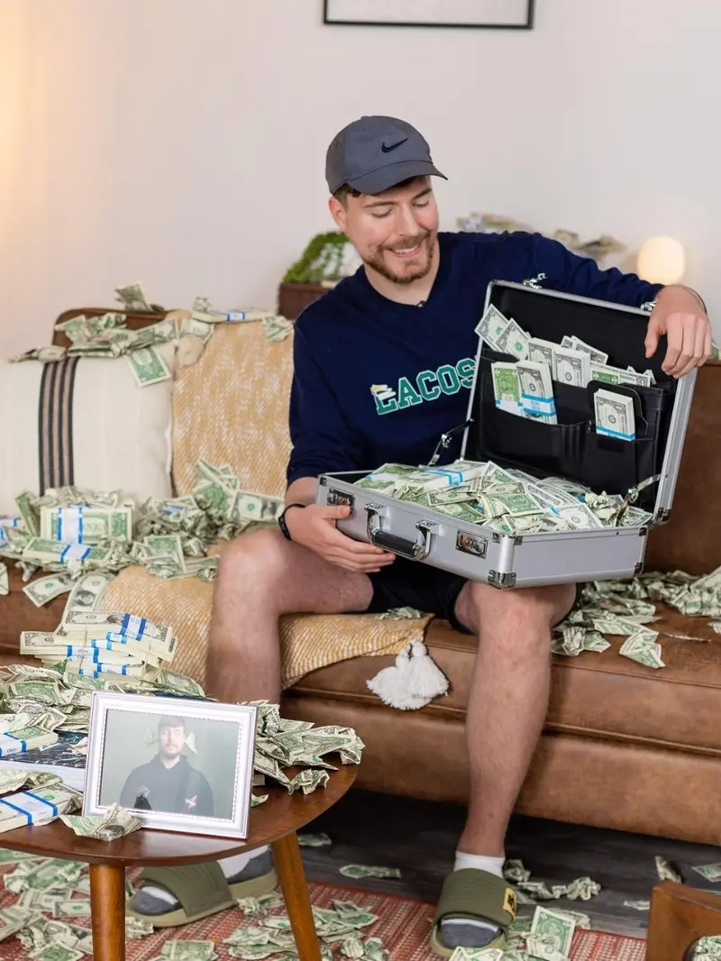 YouTuber MrBeast bagi-bagi uang USD 50.000 di hari ulang tahunnya