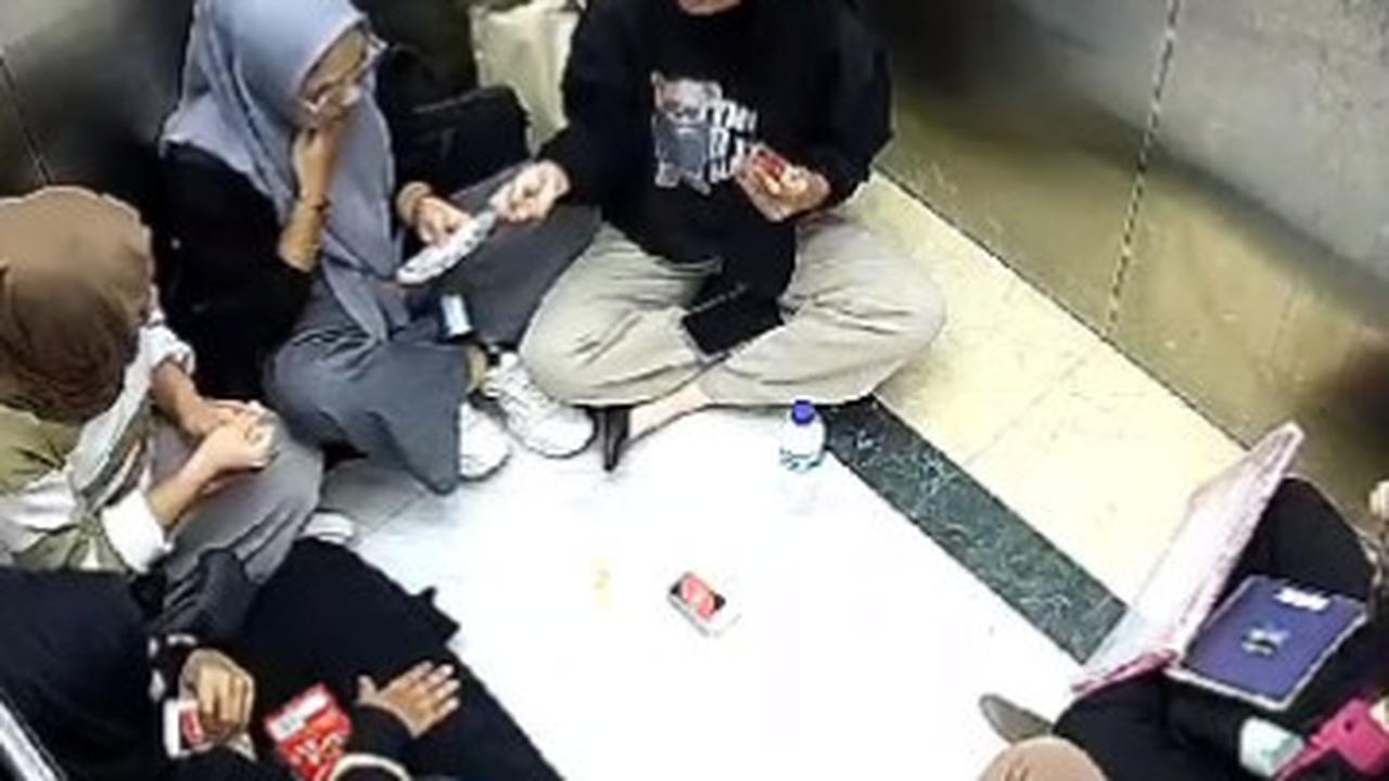 Rombongan Mahasiswa Terjebak di Dalam Lift Ramai jadi Omongan,