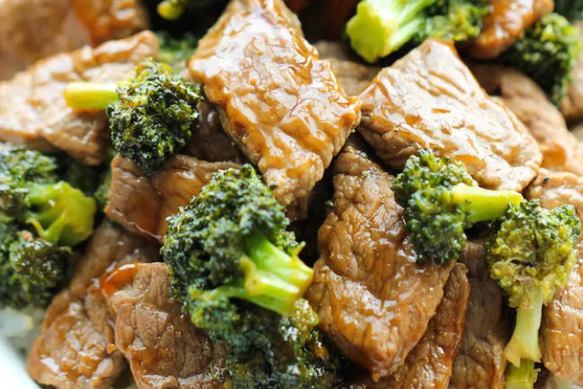 Tumis Daging Brokoli Praktis untuk Kamu yang Lapar Dini Hari