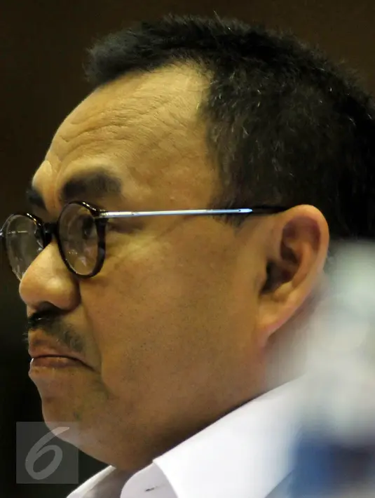 Menteri ESDM, Sudirman Said saat mengikuti Rapat Kerja dengan Komisi VII DPR RI di Kompleks Parlemen, Senayan, Jakarta, Selasa  (12/4). Rapat tersebut membahas Update Perkembangan soal Blok Masela dan Blok Mahakam. (Liputan6.com/Johan Tallo)