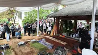 Suasana TPU Karet Bivak Jelang Pemakaman Guruh Soekarnoputra